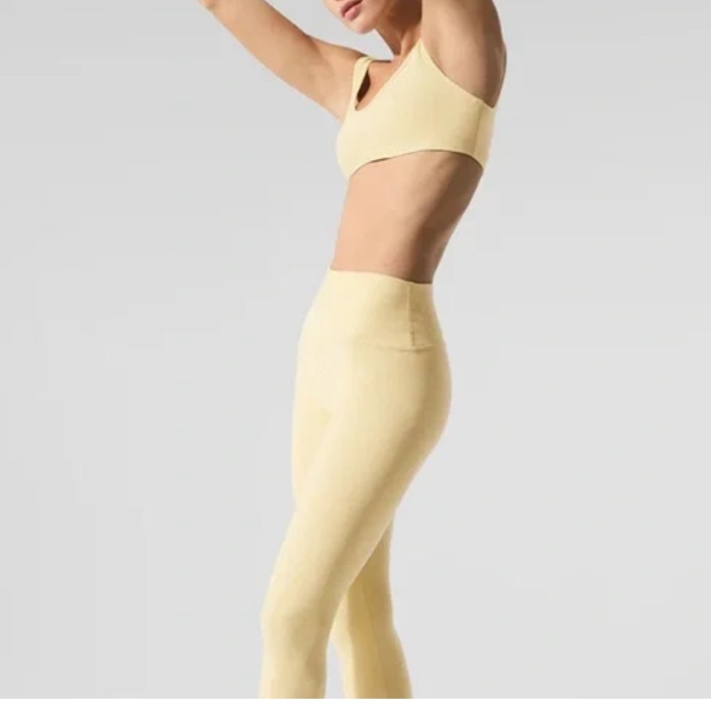 ALO Yoga Cream Butter Yellow AloSoft Set
